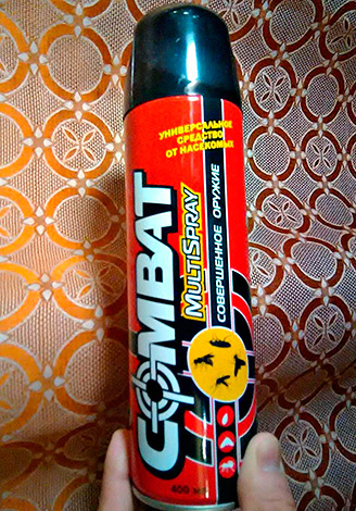 Aerosol Combat Multispray - κατάλληλο όχι μόνο για την καταστροφή των κατσαρίδων, αλλά και για την καταπολέμηση των ιπτάμενων εντόμων.