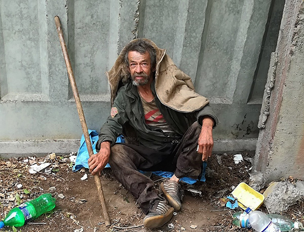 Συχνά, οι ψείρες από λινά βρίσκονται σε άστεγους.